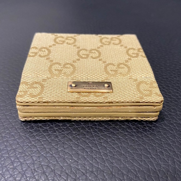 Auth. Gucci Compact Mirror GG Monogram Gold – Rare HTF – Luxury Travel Accessory - Picture 6 of 9